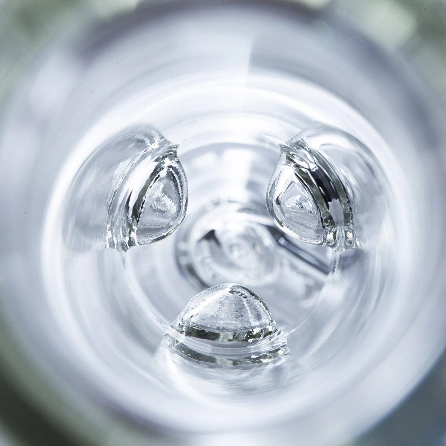 ROOR Tech 14in Fixed Shower Head Beaker Bong - Image 5